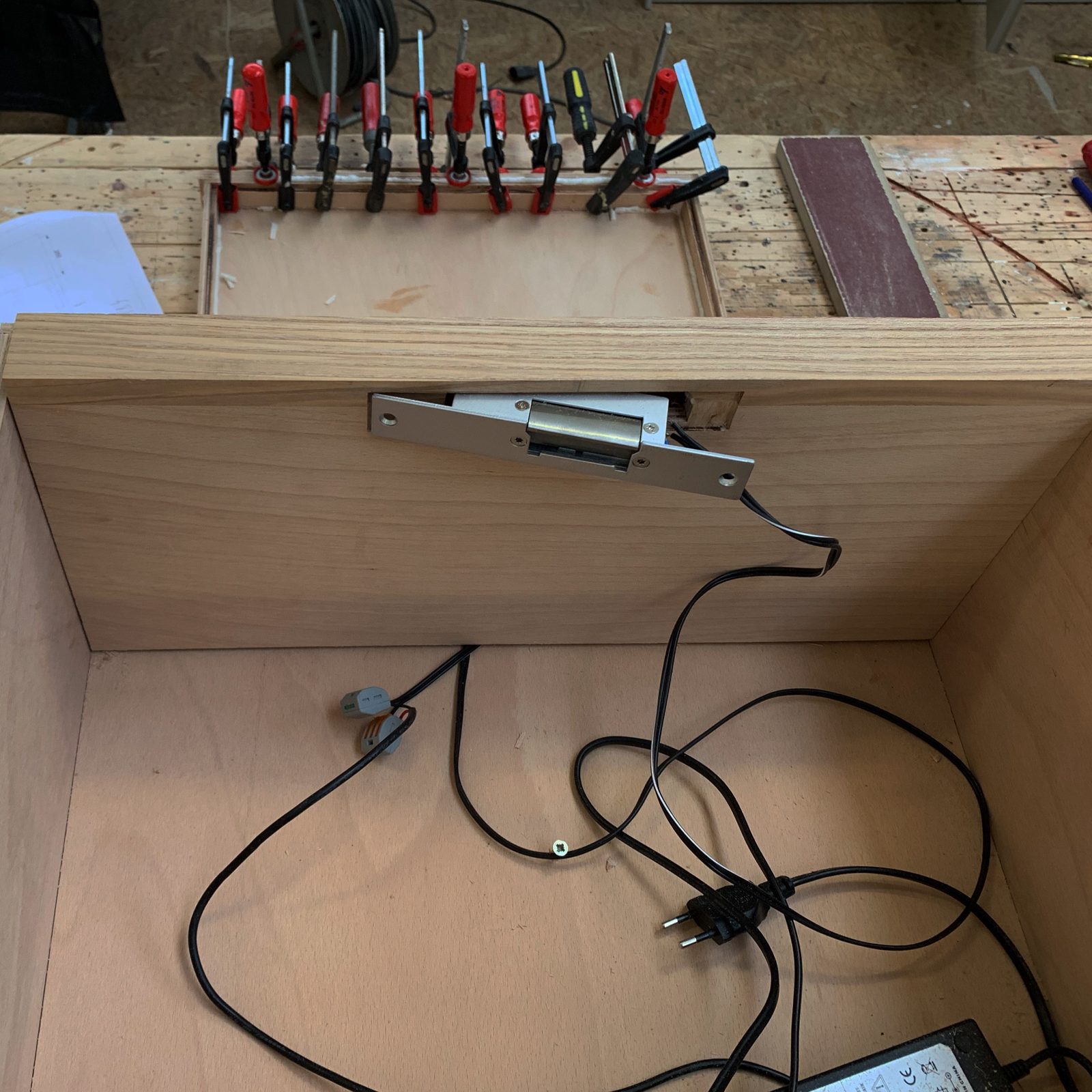 Câblage en atelier — L'Illustre Atelier (en cours de réalisation)