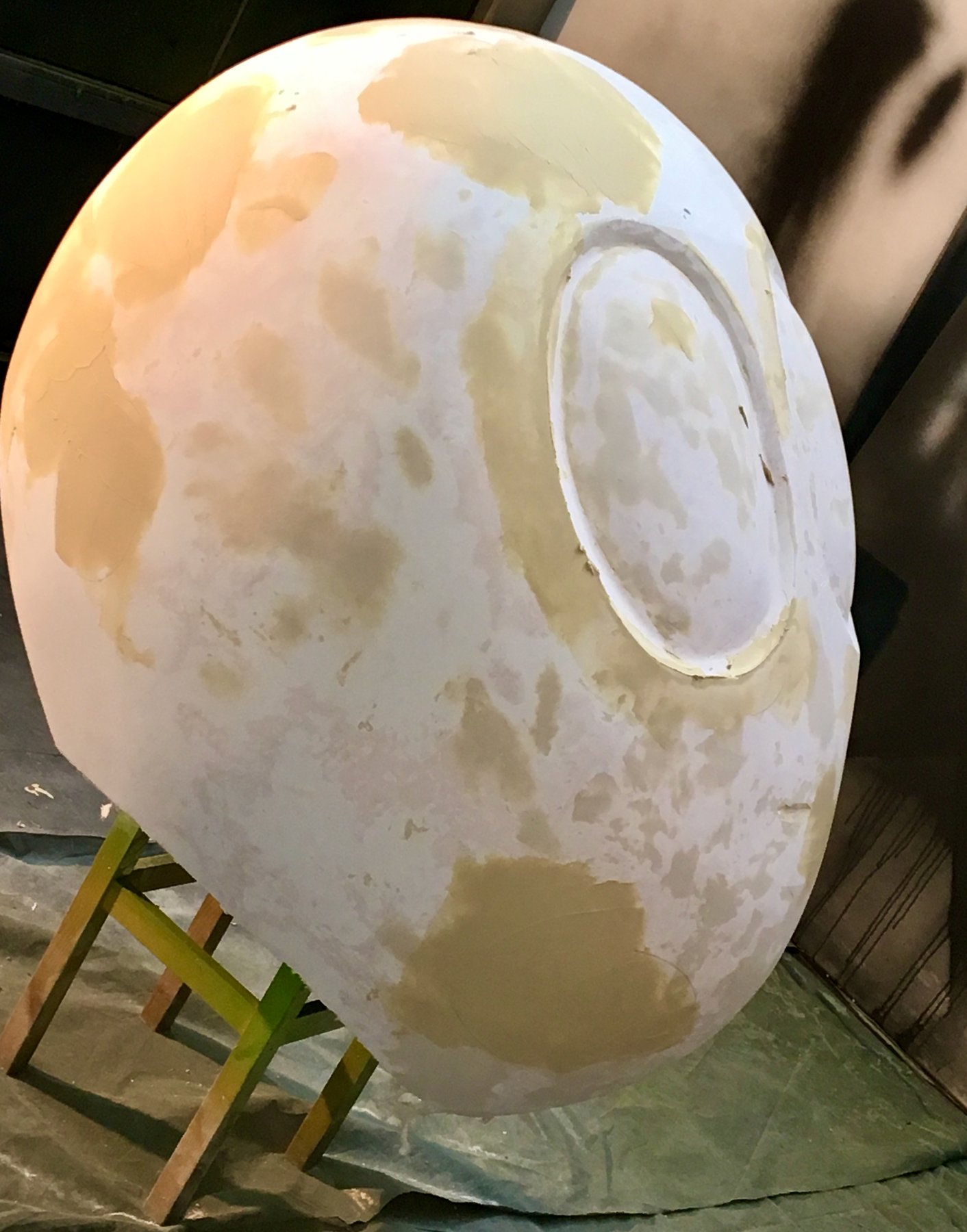 Peinture d'un globe sur mesure — L'Illustre Atelier (en cours de réalisation)