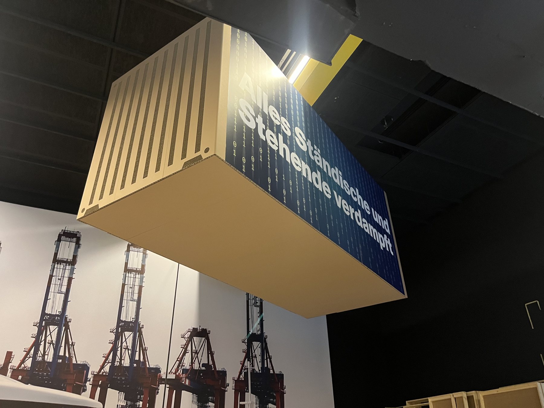 Scénographie Suspension œuvres, accoche et