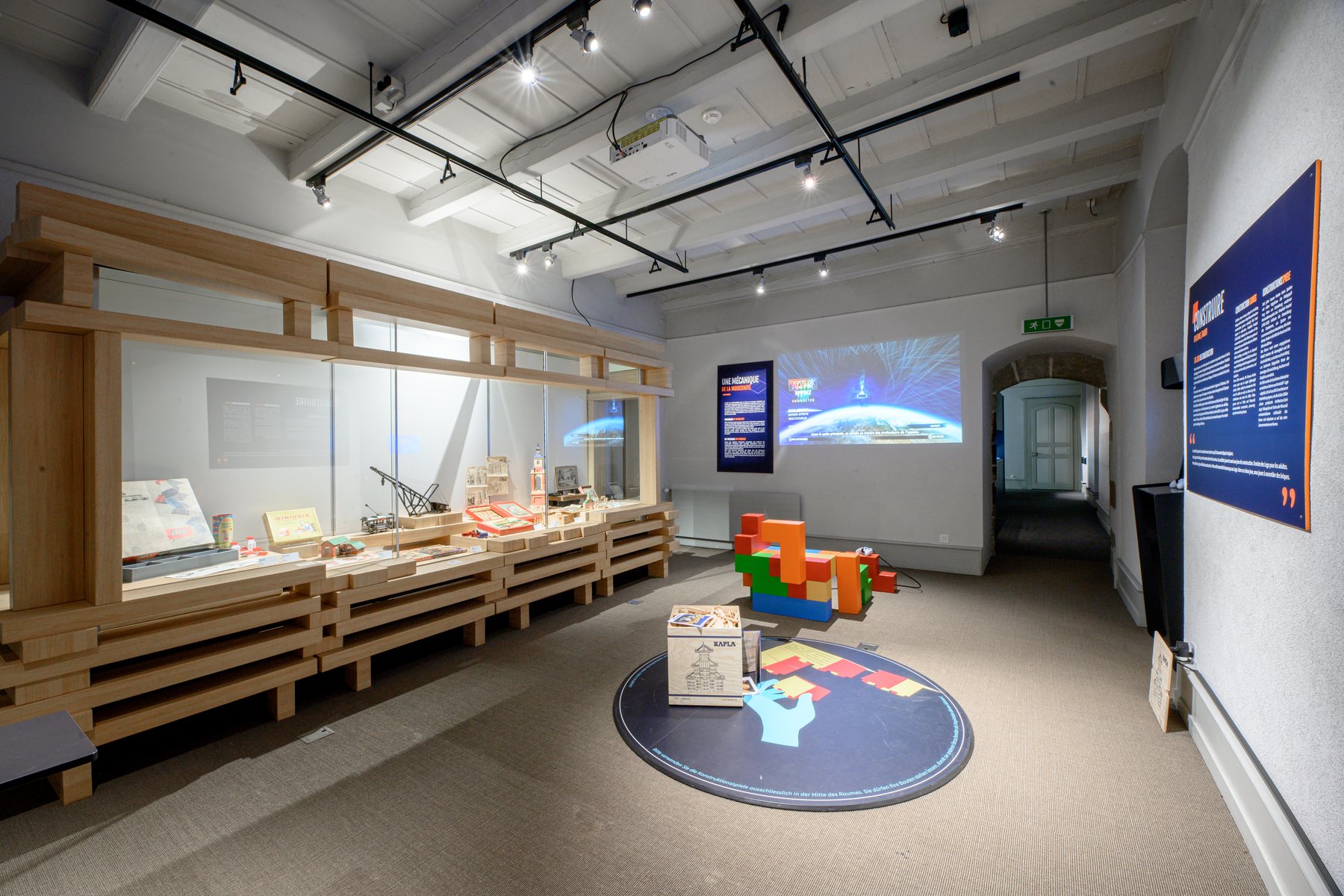 Scénographie Kapla géants, décor